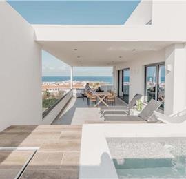 3 bedroom penthouse apartment with pool in Chania town, sleeps 6